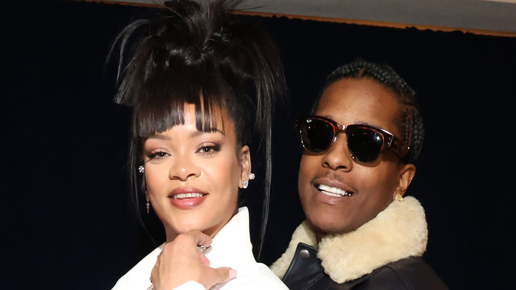 rihanna-pregnancy-revealed-7057.jpeg