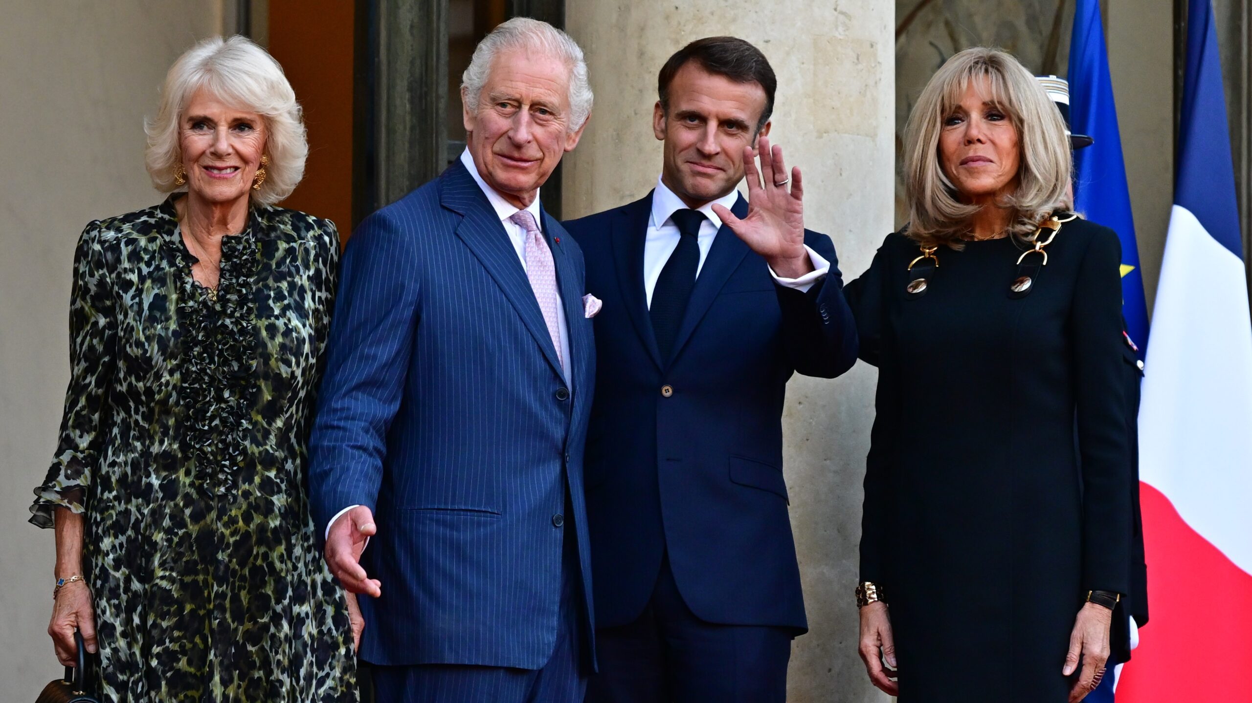 sarah-ferguson-queen-elizabeth-corgis-6066.jpeg