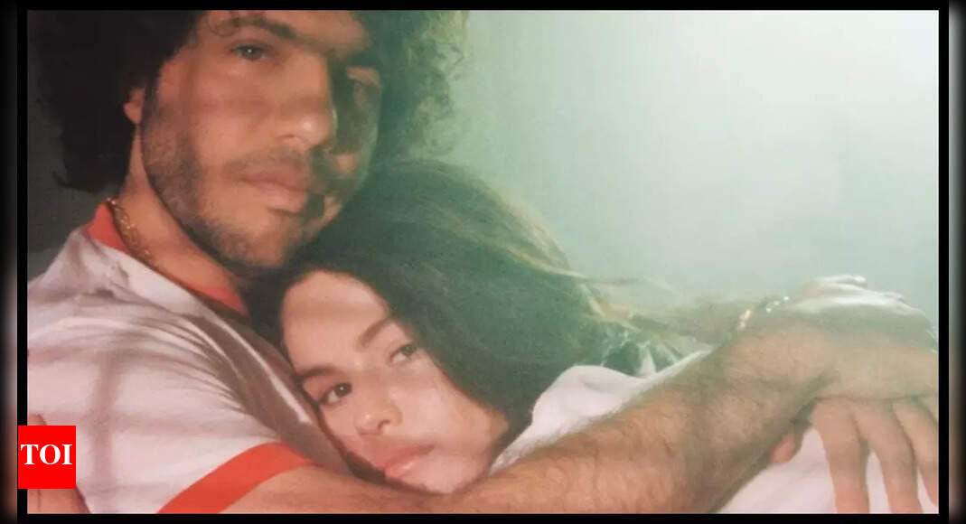 selena-gomez-benny-blanco-match-made-heaven-astrol-1722.jpeg