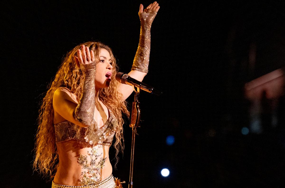 shakira-rihanna-pregnancy-reveal-6178.jpeg