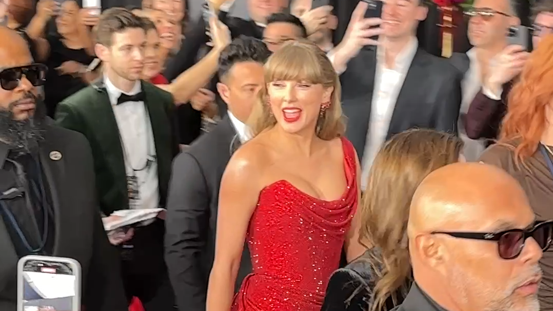 taylor-swift-cape-cod-home-for-sale-9300.png