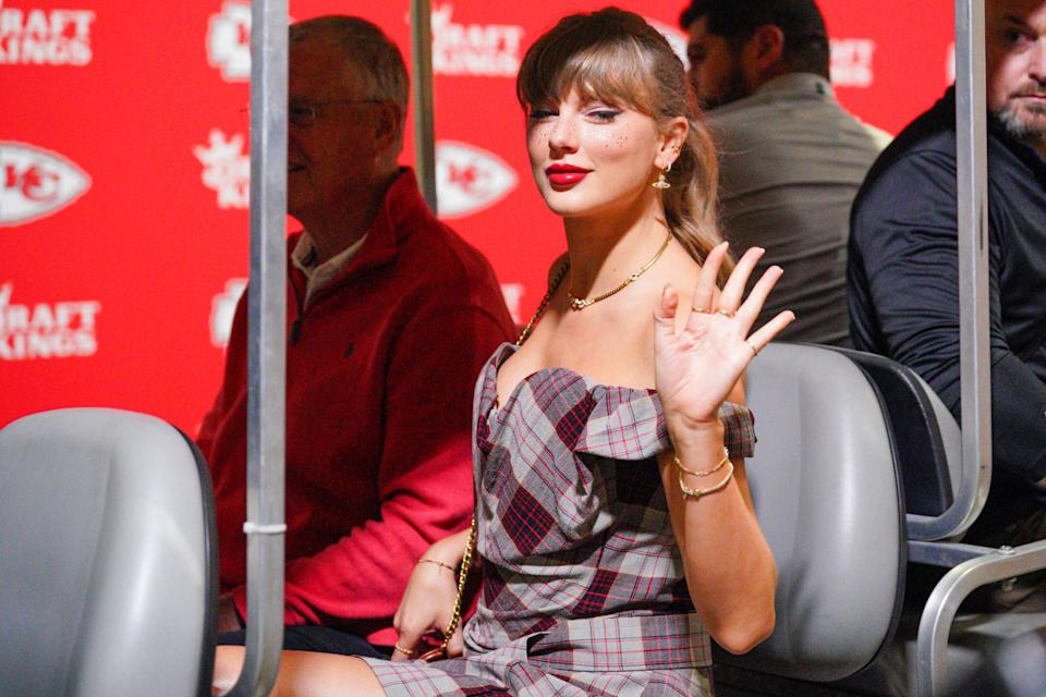 taylor-swift-thursday-announcementjpg-5614.jpeg