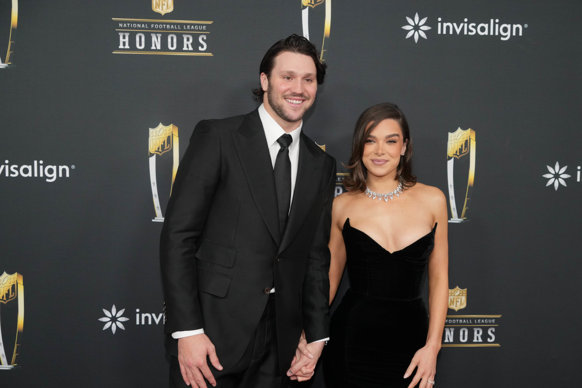 taylor-swift-travis-kelce-josh-allen-relationship--4954.jpeg