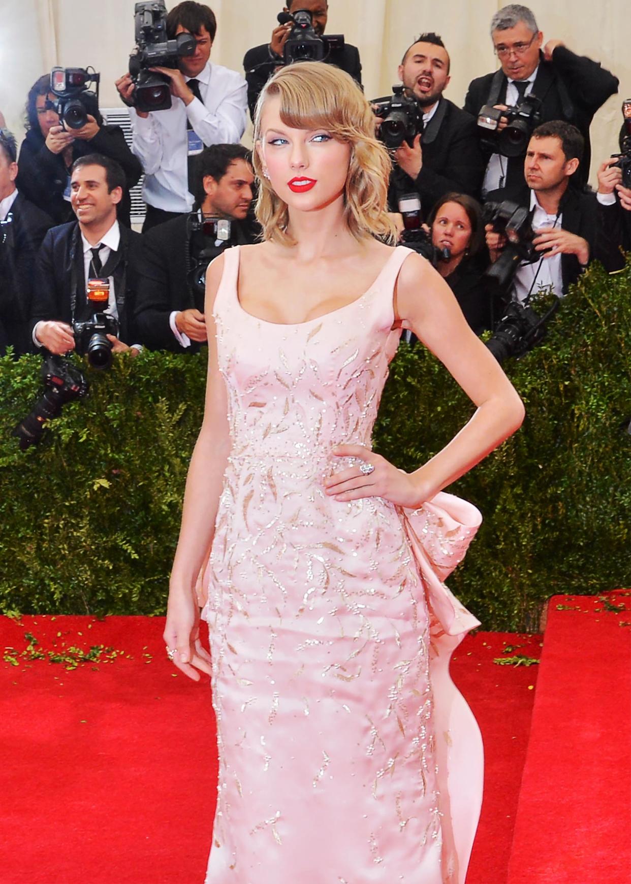 taylor-swift-travis-kelce-red-carpet-debut-8469.jpeg