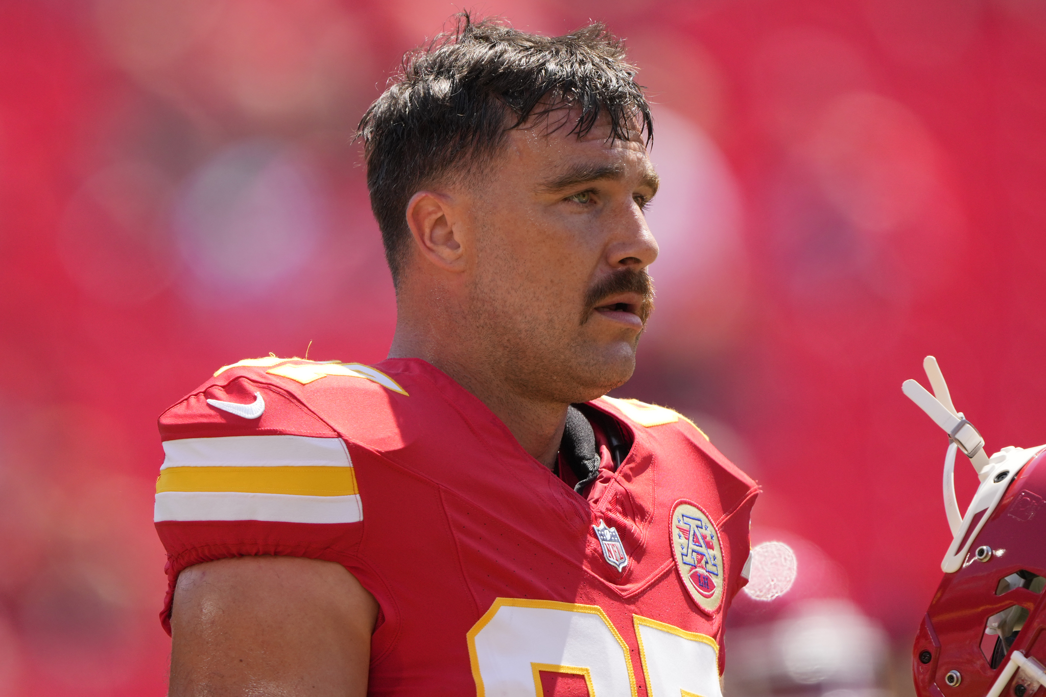 travis-kelce-meets-taylor-swift-mom-9109.jpeg