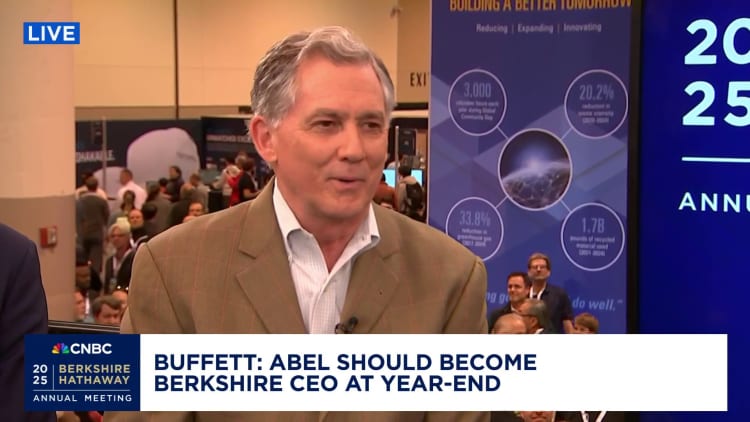warren-buffett-tim-cook-apple-berkshire-hathaway-4597.jpeg