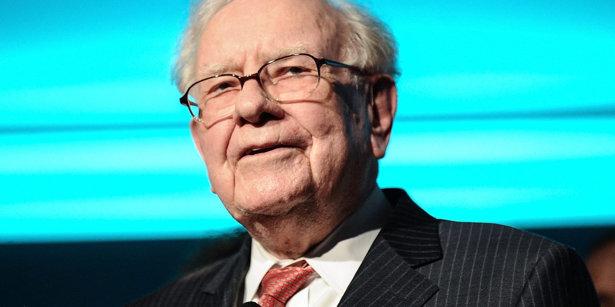 warren-buffett-tim-cook-apple-berkshire-hathaway-5777.jpeg