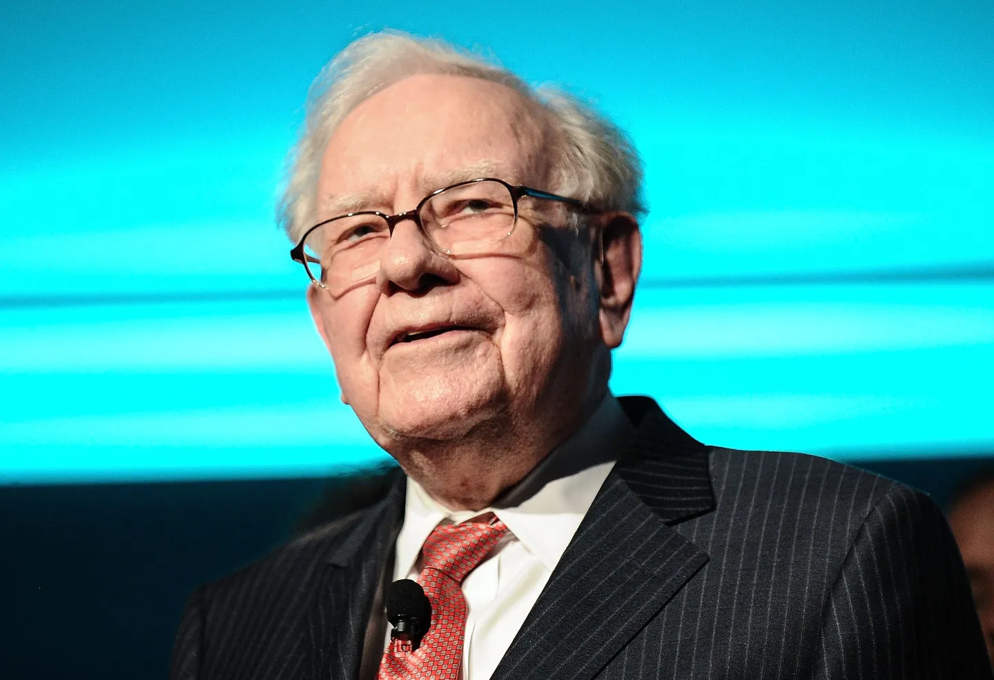 warren-buffett-tim-cook-apple-berkshire-hathaway-5936.webp