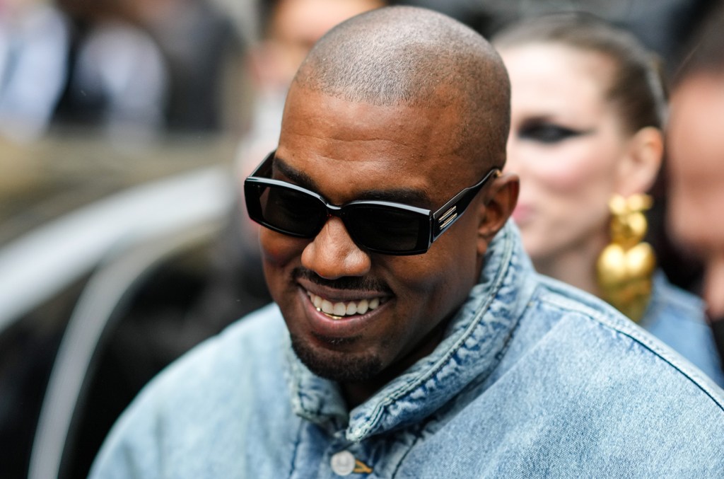 ye-borrows-drake-flow-9880.jpeg