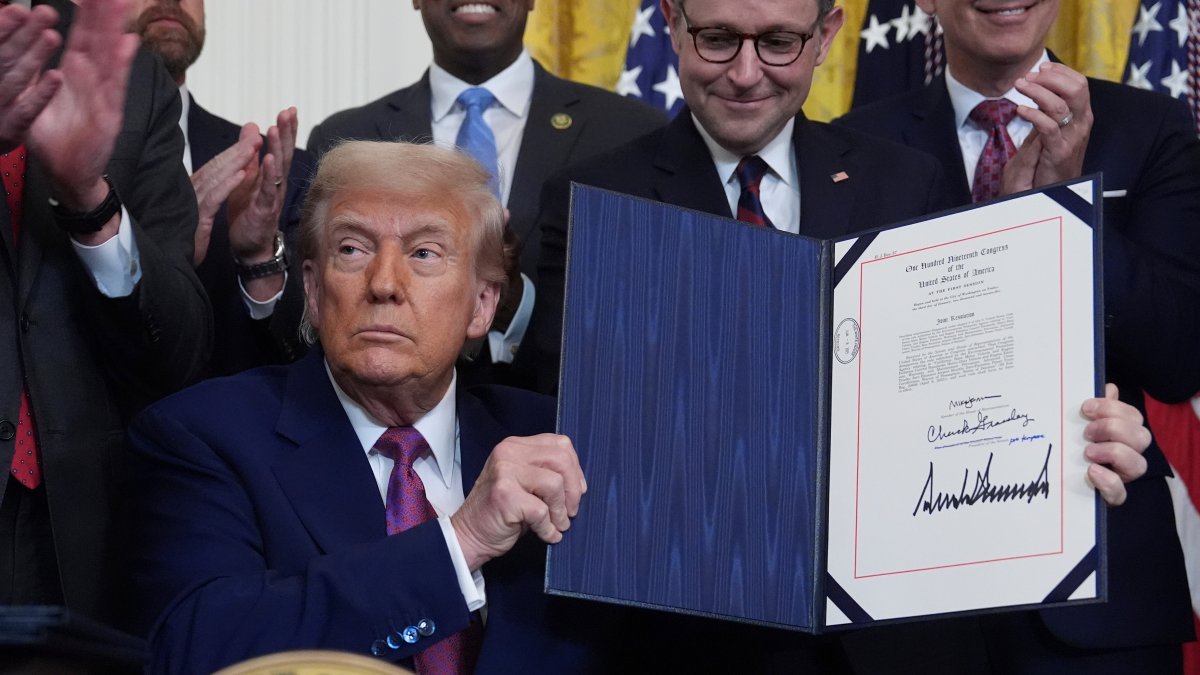 trump-signs-gas-ban-bill-ca-2972.jpeg