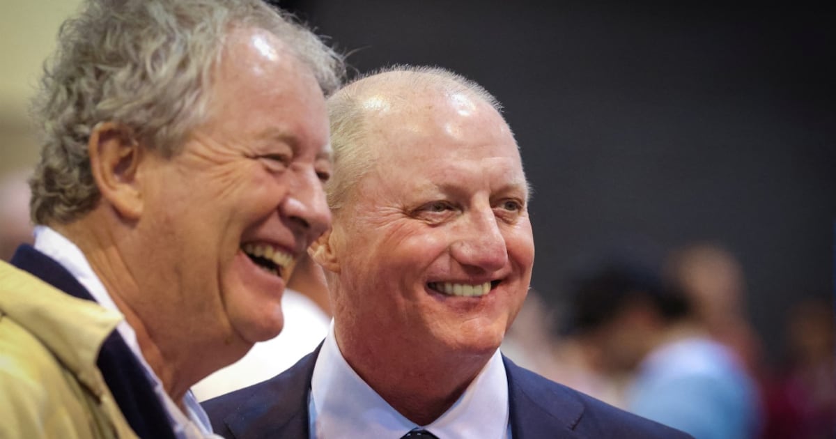 Breaking: Warren Buffett Hands Over Reins as Berkshire Shares Dip