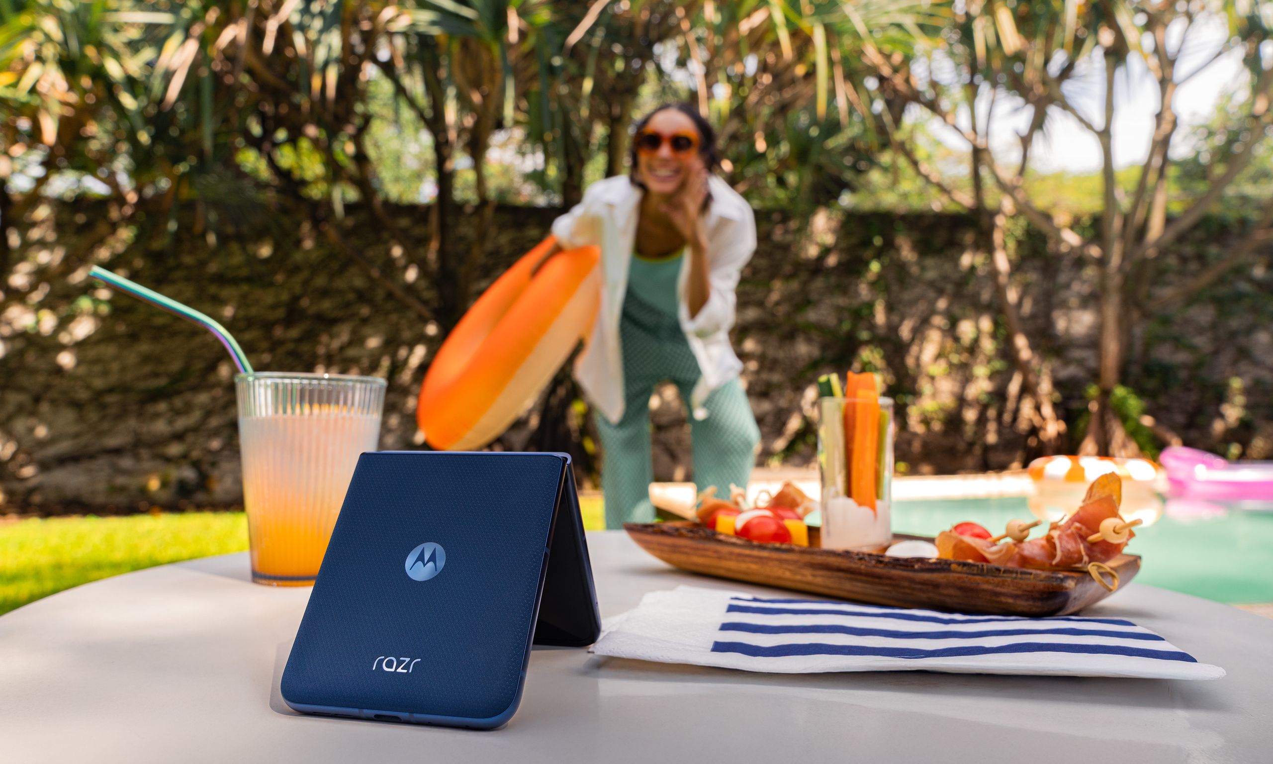 Motorola’s First Book-Style Foldable Is Coming — Image Confirms the Razr Fold